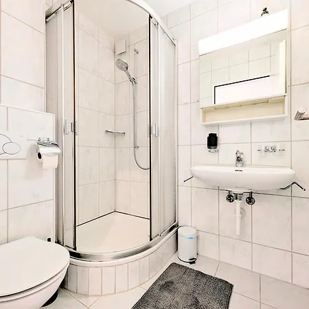 דירה Sunny 3-bedroom With Balcony & Parking דאבוס