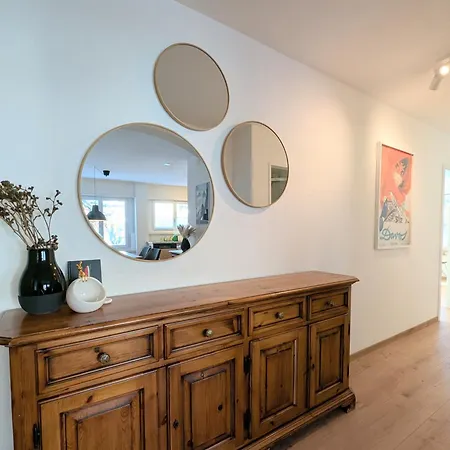 Sunny 3-bedroom With Balcony & Parking דירה