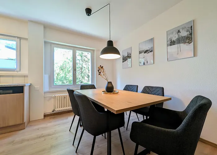 Sunny 3-bedroom With Balcony & Parking Lägenhet