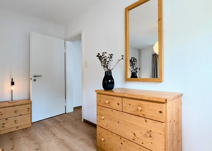 Sunny 3-bedroom With Balcony & Parking Lägenhet *