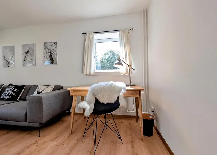 Sunny 3-bedroom With Balcony & Parking Lägenhet