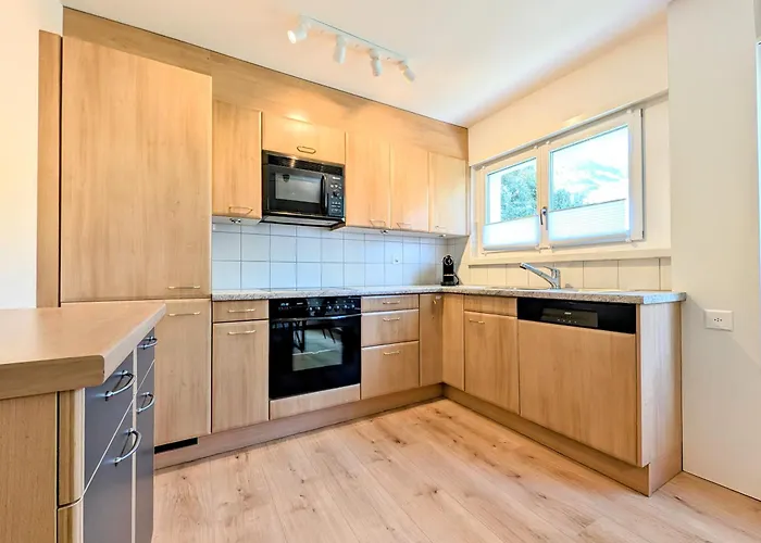 Sunny 3-bedroom With Balcony & Parking Apartament Davos