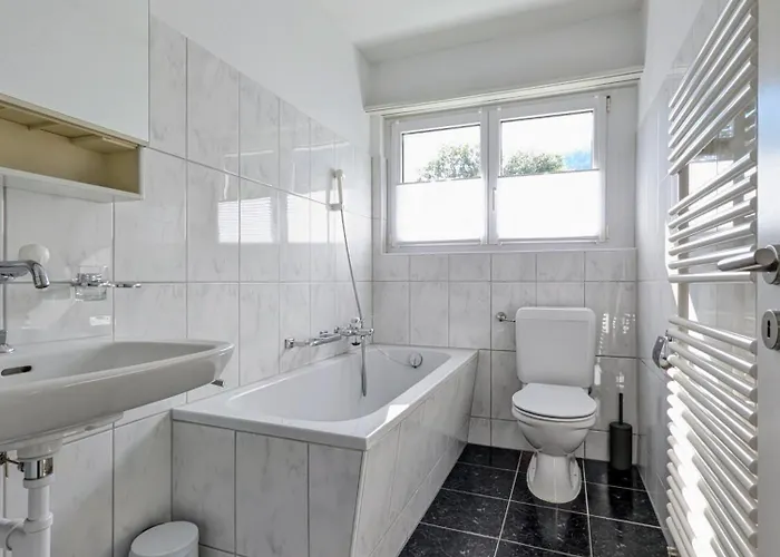 Sunny 3-bedroom With Balcony & Parking * دافوس